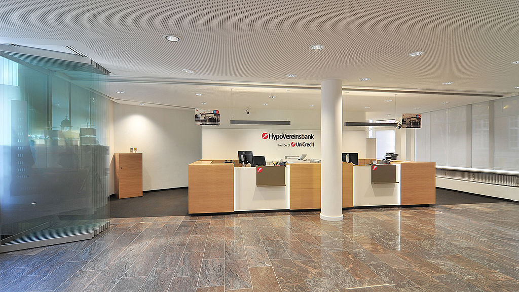 Foyer einer HypoVereinsbank-Filiale